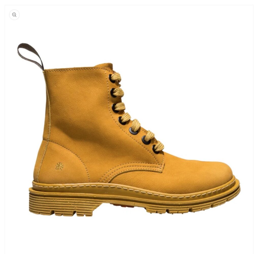 mens military boot, soft and light weight ART design NWT